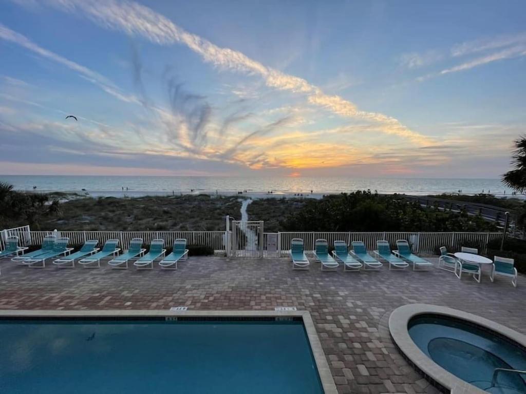 Oceanway 203 - Upscale Oceanfront Condo - 2Br And 2Ba Indian Rocks Beach Exterior photo